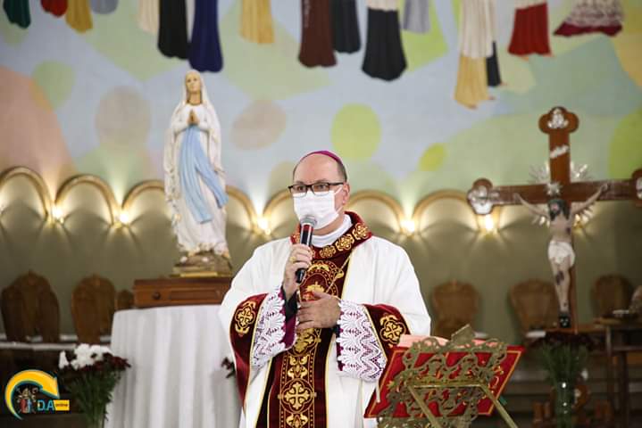 Bispo emite comunicado: "enfrentamos tempos diferentes e delicados"