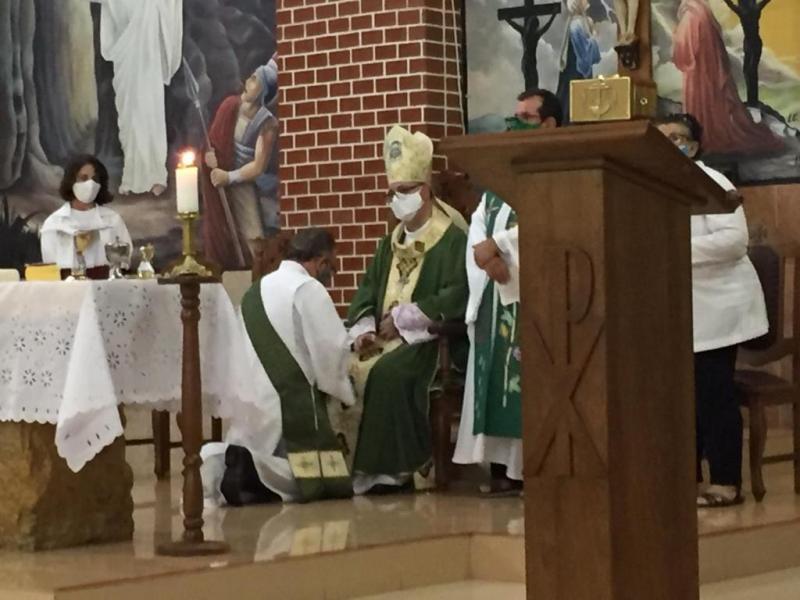 Bispo Diocesano celebra em Cafeara e visita os diáconos permanentes Vitor e Garcia