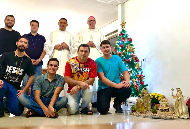 Bispo Celebra no Seminário de Teologia e Atende Individualmente os Seminaristas