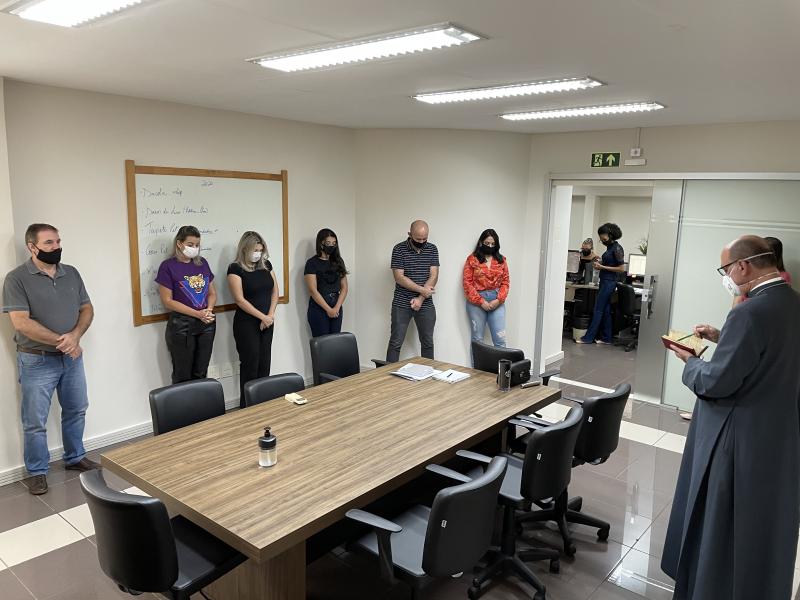 Bispo visita empresas em Apucarana