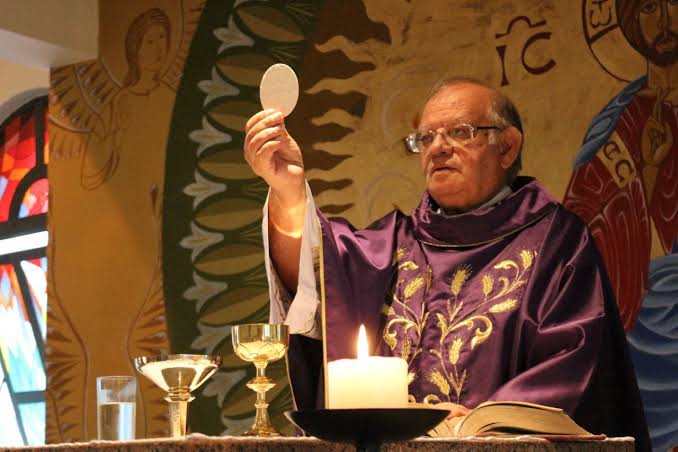 Padre Lucas Azzopardi celebra Jubileu de Ouro Sacerdotal