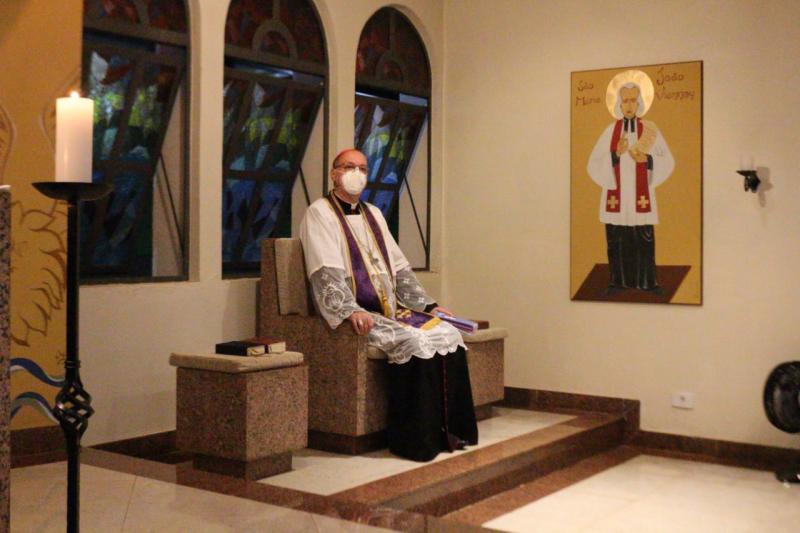 Bispo presidiu a Via Sacra no Seminário de Filosofia em Apucarana