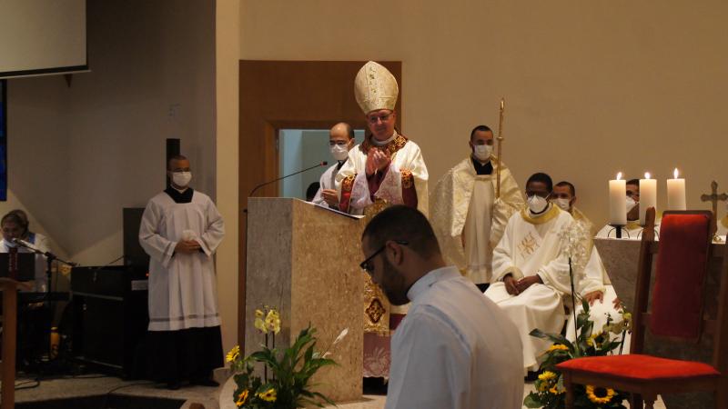Dom Carlos José ordena um Pallottino no grau do Diaconado