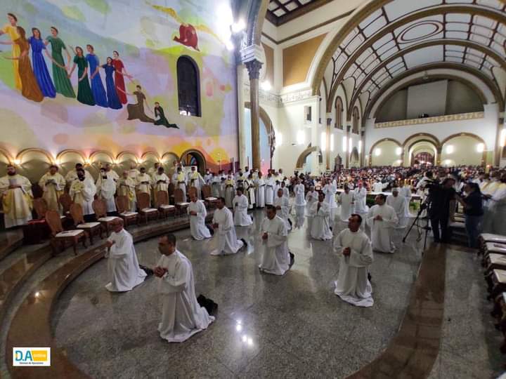 Diocese de Apucarana ordena 18 novos Diáconos Permanentes