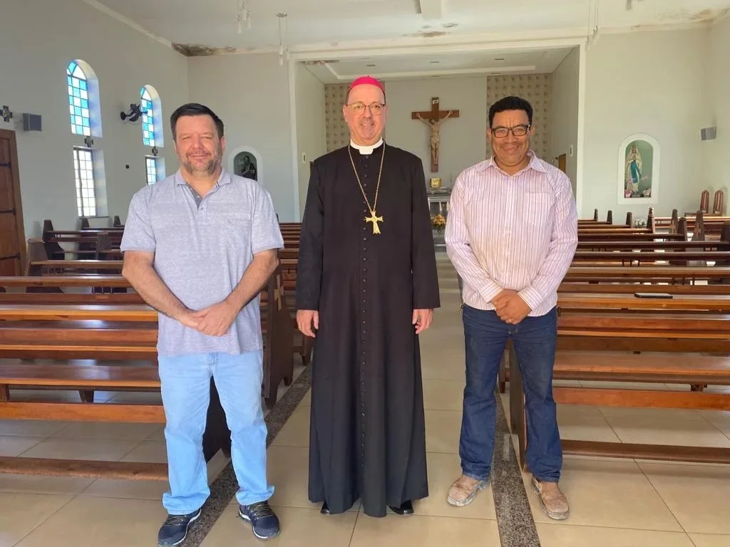 Dom Carlos visita familiares de padres em Astorga 