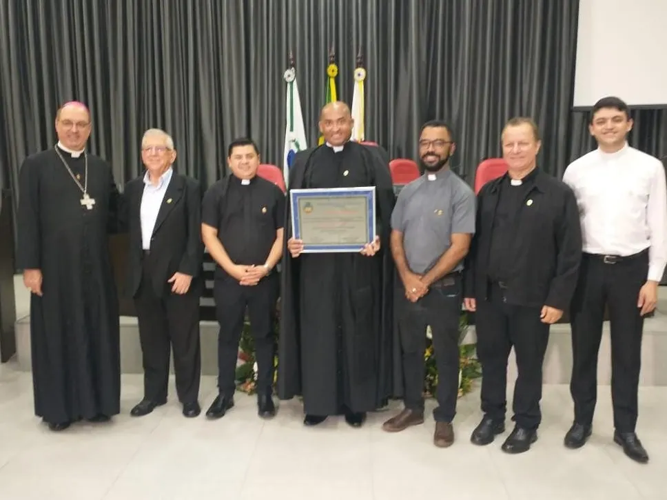 Moção de Aplausos  ao Pe. José Roberto Rezende, cura da Catedral 