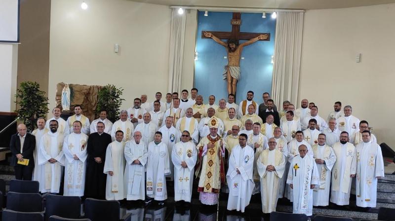 Dom Carlos celebra seus 30 anos de sacerdócio com o clero
