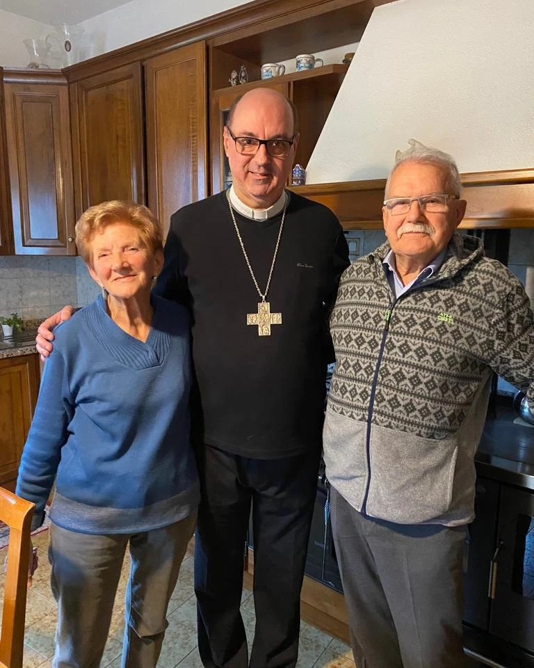 Dom Carlos visita a irmã do Pe. Romano