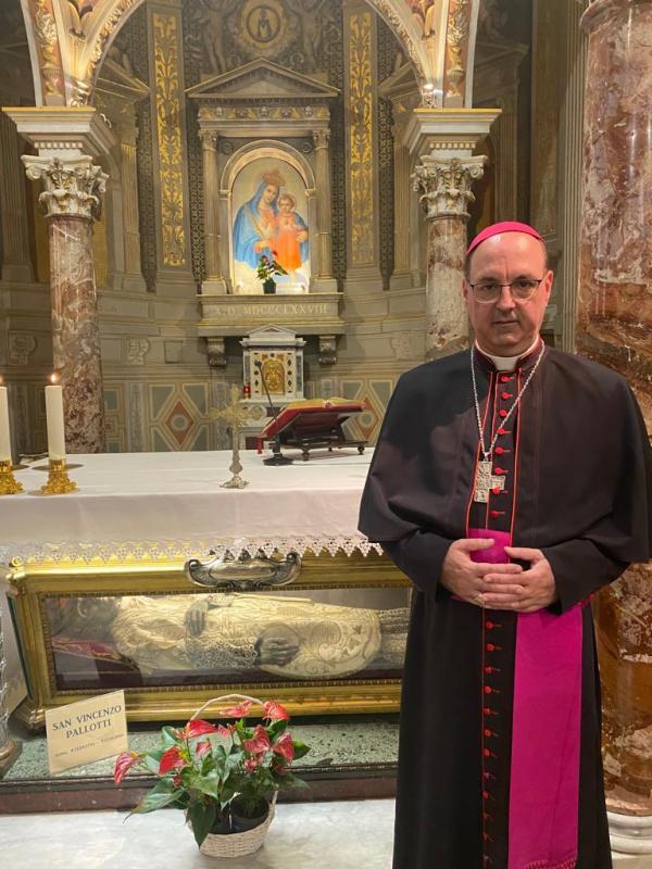 Dom Carlos visitou a Igreja São Salvador onde está o corpo de São Vicente Pallotti