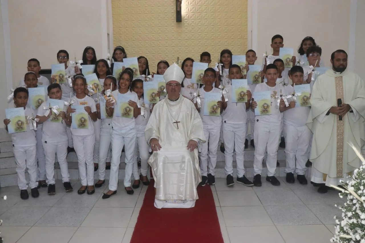 Dom Carlos presidiu missa da 1ª eucaristia em Recife