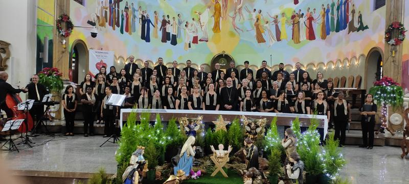 Dois corais se apresentaram na catedral