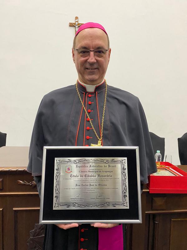 Dom Carlos recebe título da cidade de Arapongas
