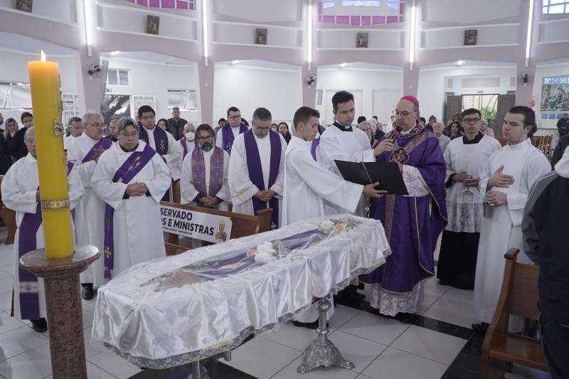 Missa de corpo presente é celebrada na Paróquia Santo Antônio em Arapongas