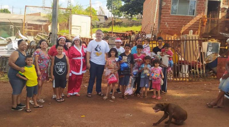 Paróquia Cristo Rei de Apucarana realiza doação de brinquedos em comunidade carente