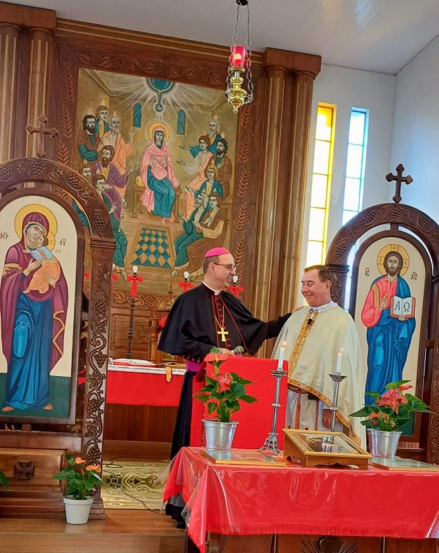 Dom Carlos participou da Divina Liturgia na paróquia Espírito Santo