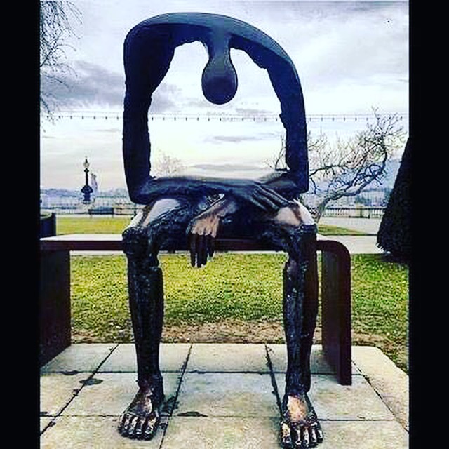 A melancolia da falta de Deus na existência humana.