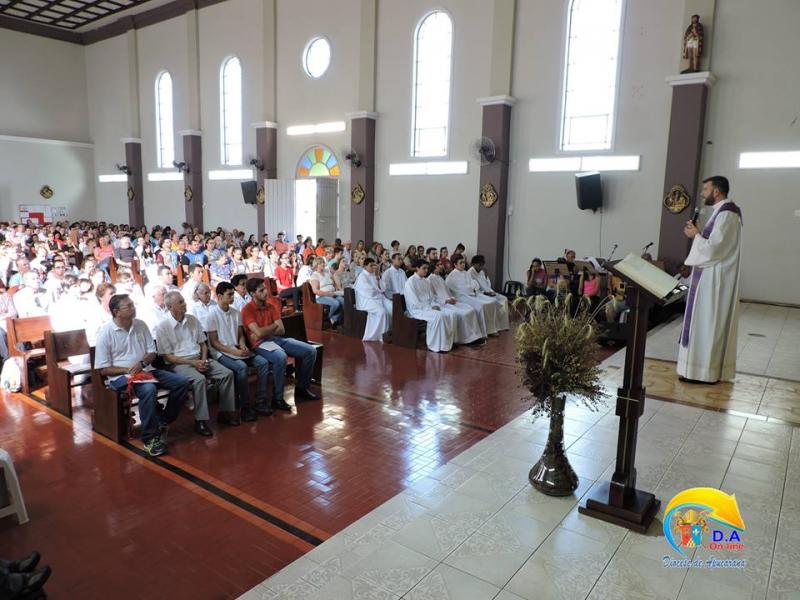 Cerca de 300 fiéis participam da 1ª Caminhada Penitencial Vocacional 