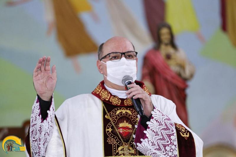 Queridos irmãos e irmãs da Diocese de Apucarana: enfrentamos tempos diferentes e delicados
