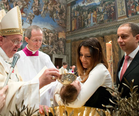 Na Festa do Batismo do Senhor, Papa vai batizar 26 crianças