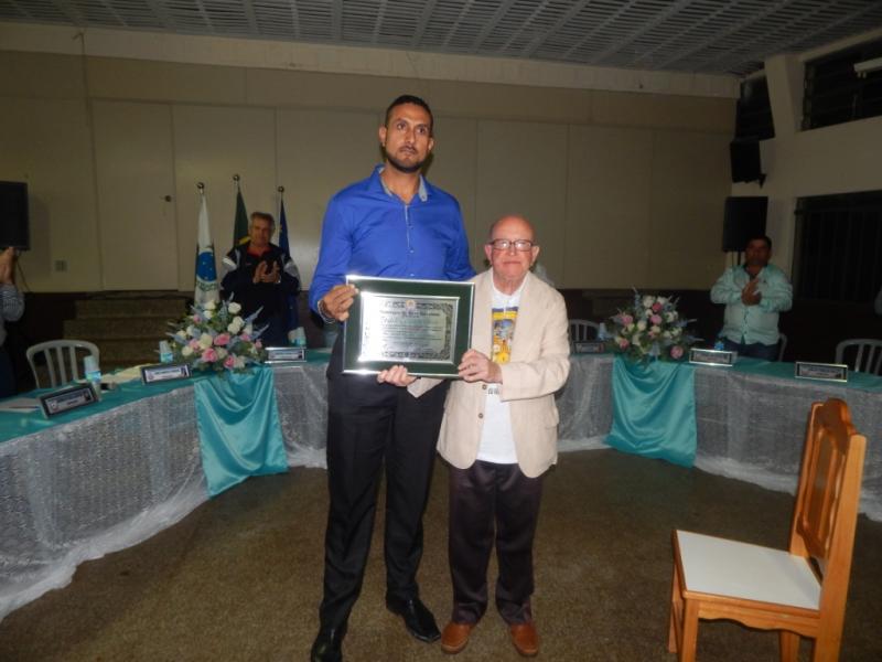 Padre José Felipe de Meira recebe TITULO DE CIDADÃO HONORÁRIO em Novo Itacolomi