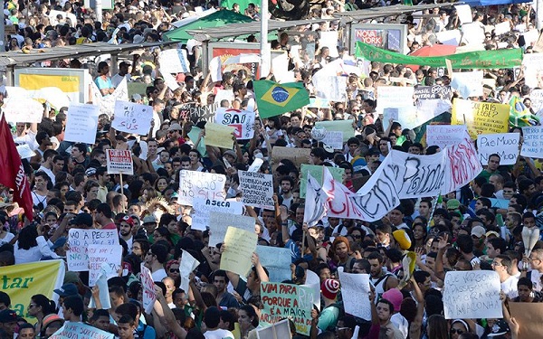 CNBB considera legítimas as manifestações da sociedade, mas esclarece sua posição diante dos possíve