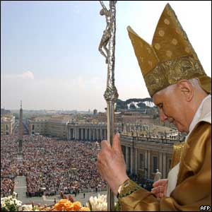 Papa anuncia renúncia e sai no dia 28