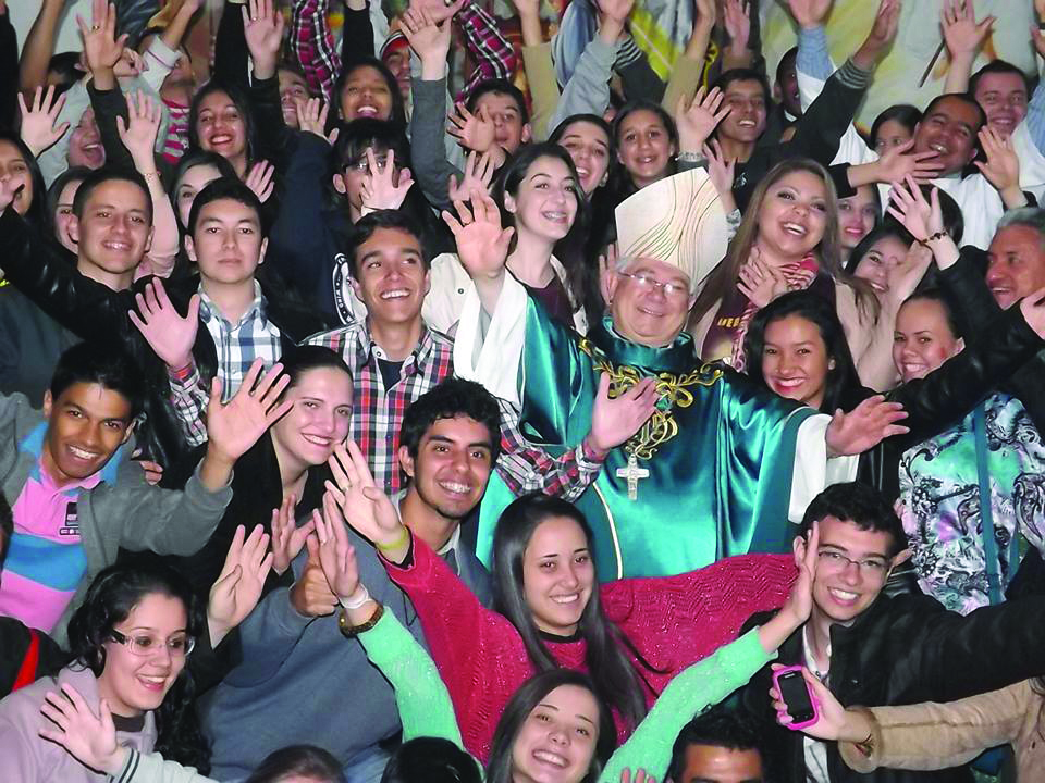 \"REZEMOS PELO PAPA TODOS OS DIAS\", PEDE DOM CELSO