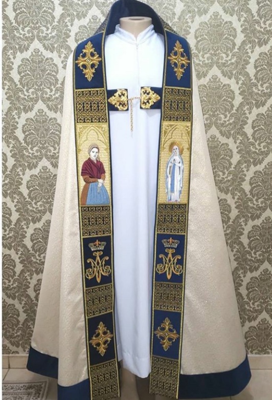 Via Apia: Empresa se torna referência nacional na produção de paramentos litúrgicos